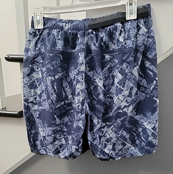 LULULEMON MENS Surge LINED SHORT SIZE MEDIUM Gym Workout Active - Picture 4 of 5